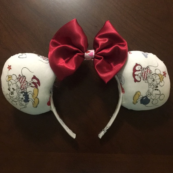 Valentine’s Day Disney Star Wars Ears - Picture 2 of 8